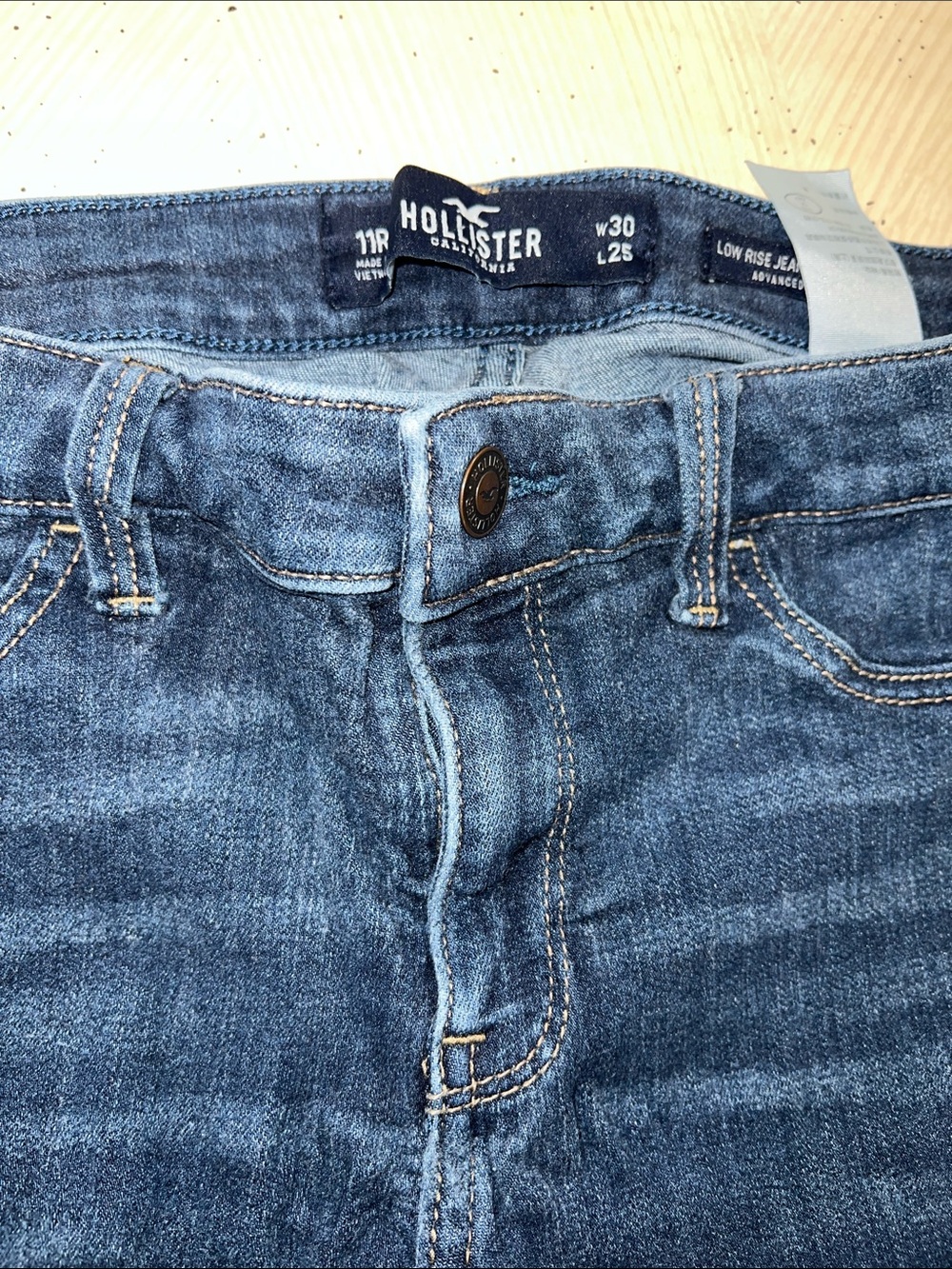 Hollister Women’s Skinny Jeans - Medium Blue Wash